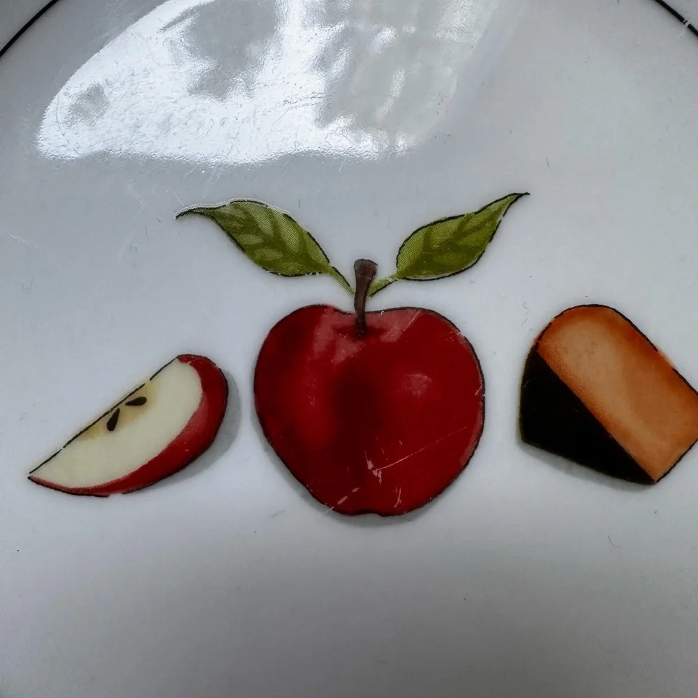 Set of 4 Crate&Barrel Nancy Green Fruit From age Appetizer Desert Plates